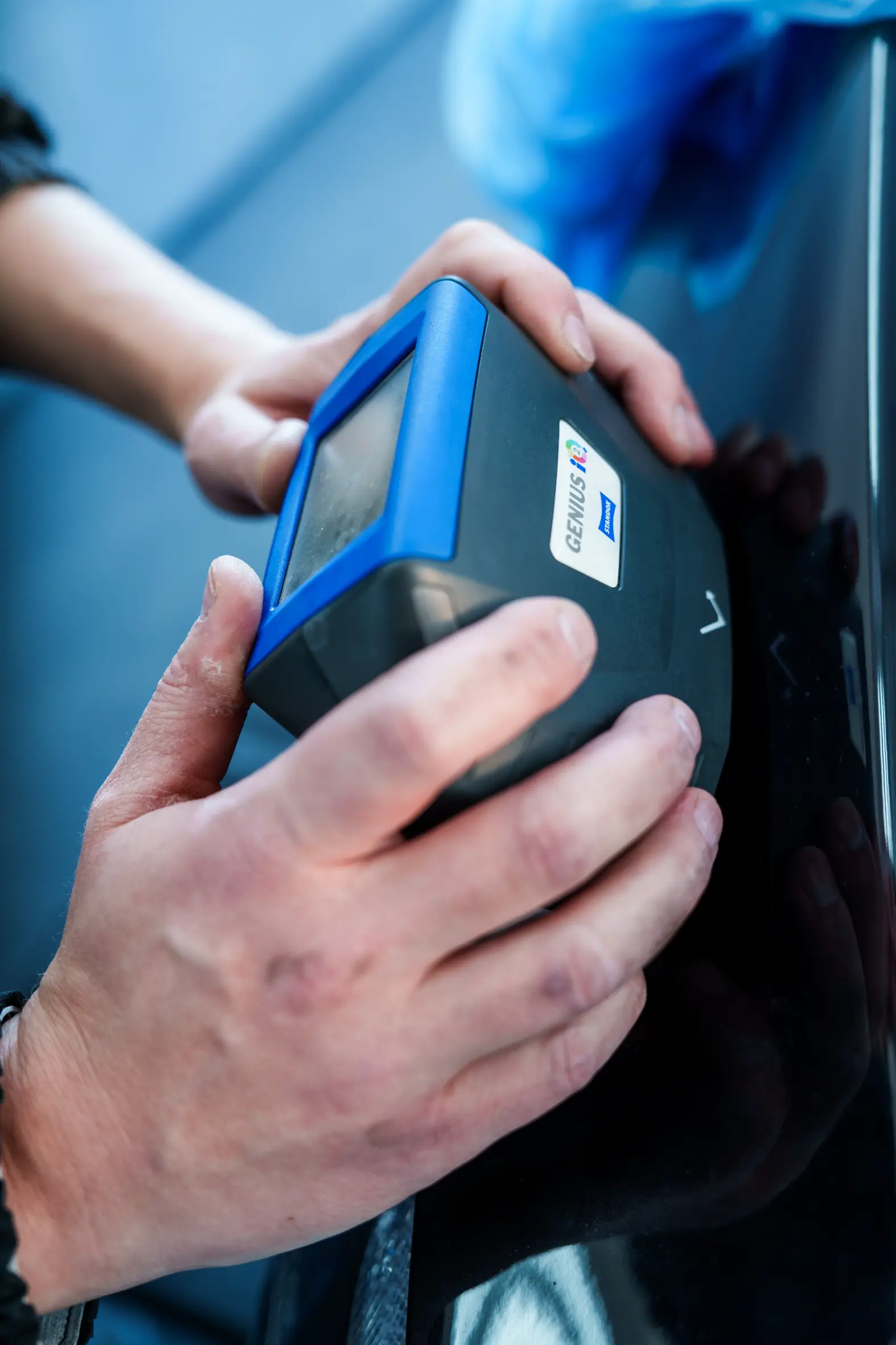 Smart-Repair-Arbeit an einem Karosserieteil