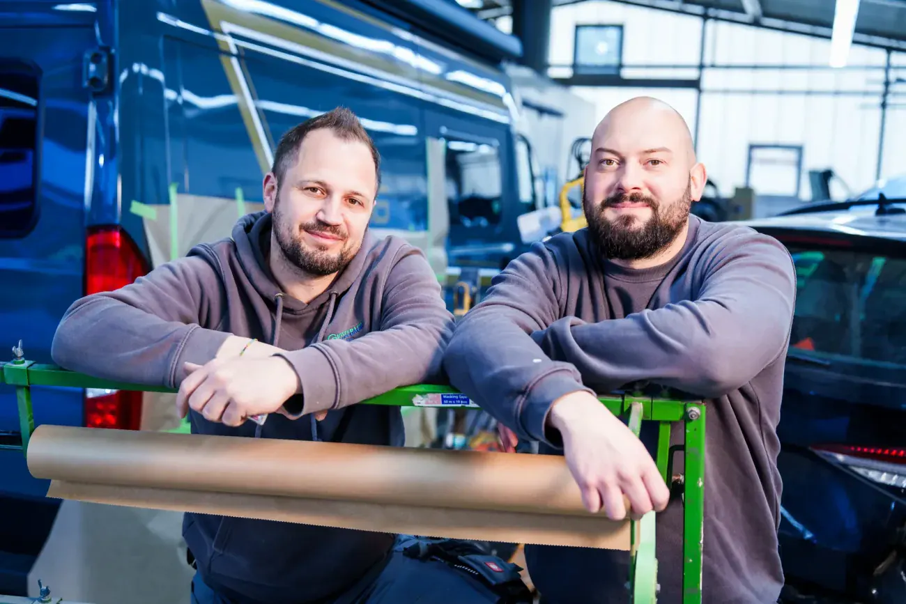 Zwei Mitarbeiter von Giesselbach in der Werkstatt
